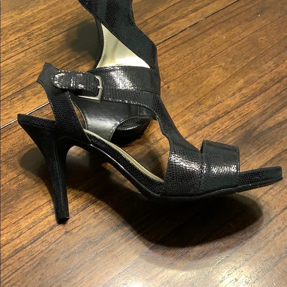 East 5th Black Heels size 9.5 - Picture 2 of 3